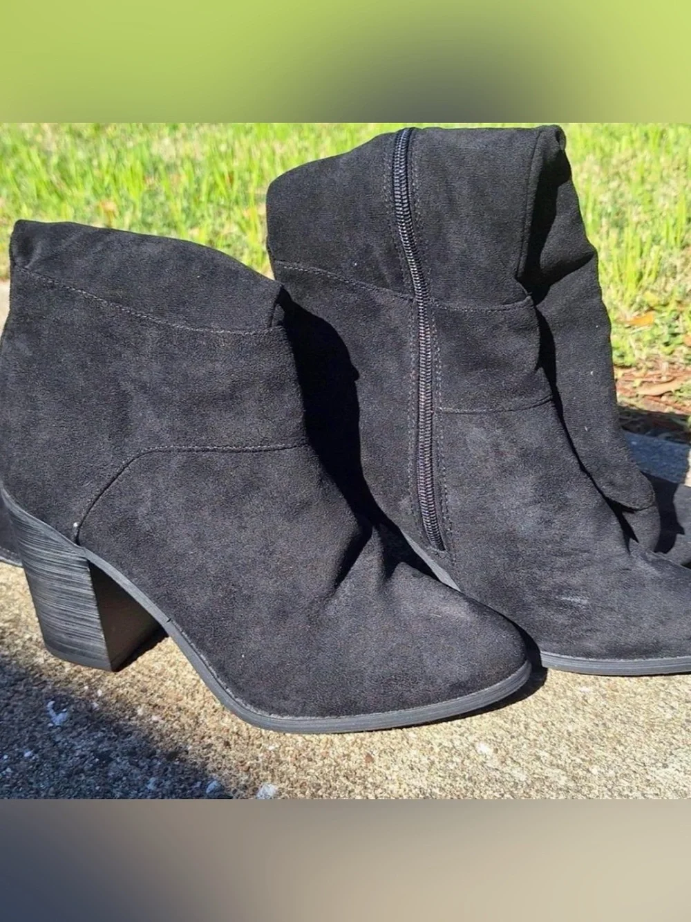 Black Knee High boots ( Size 8 )